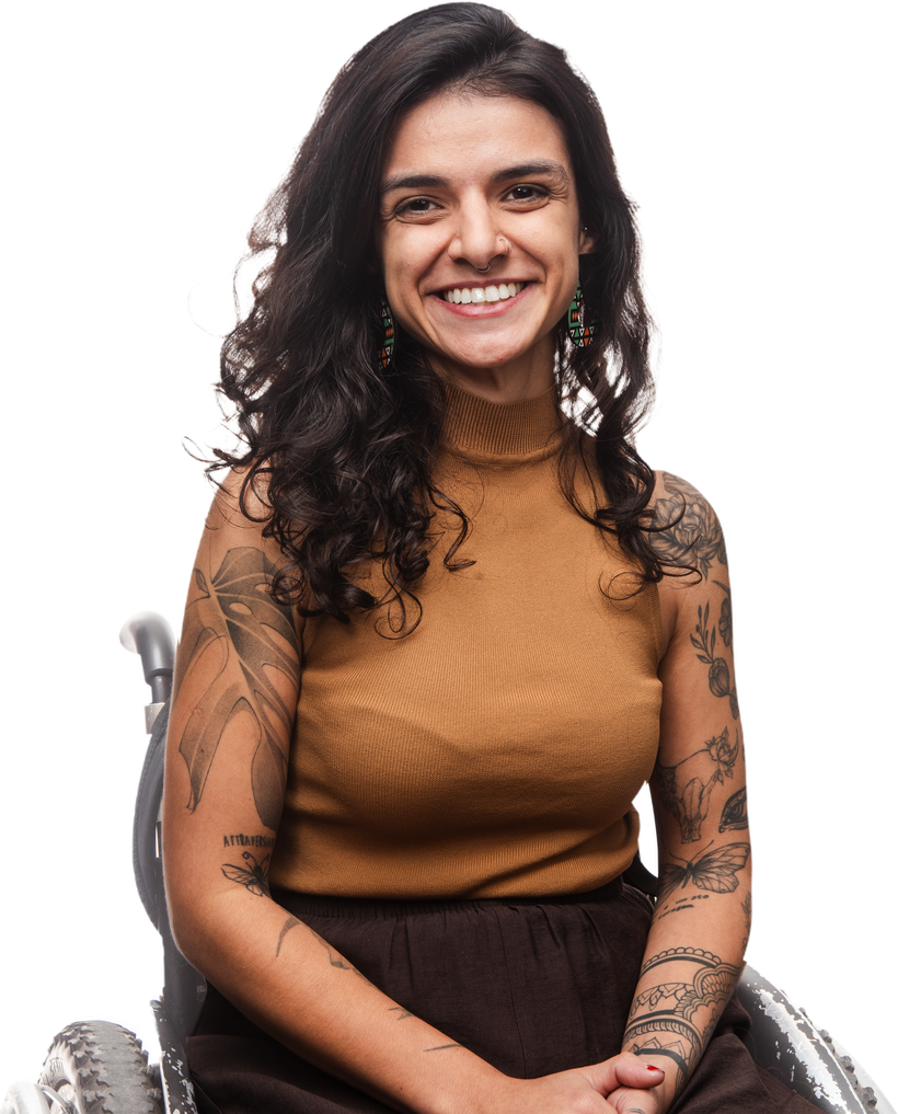 Talita Cadeirante sorrindo, sentada em sua cadeira de rodas